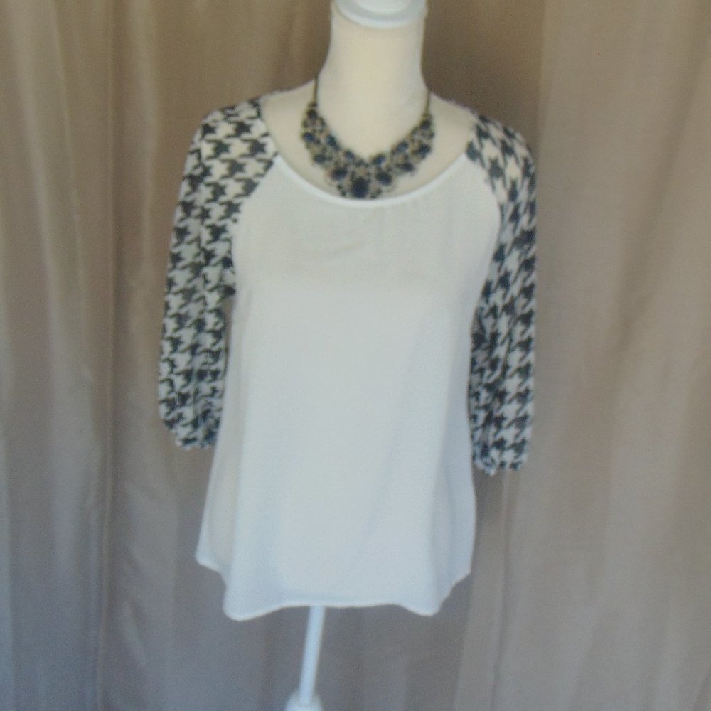 Buttoms Womens Blouse White and Black Medium